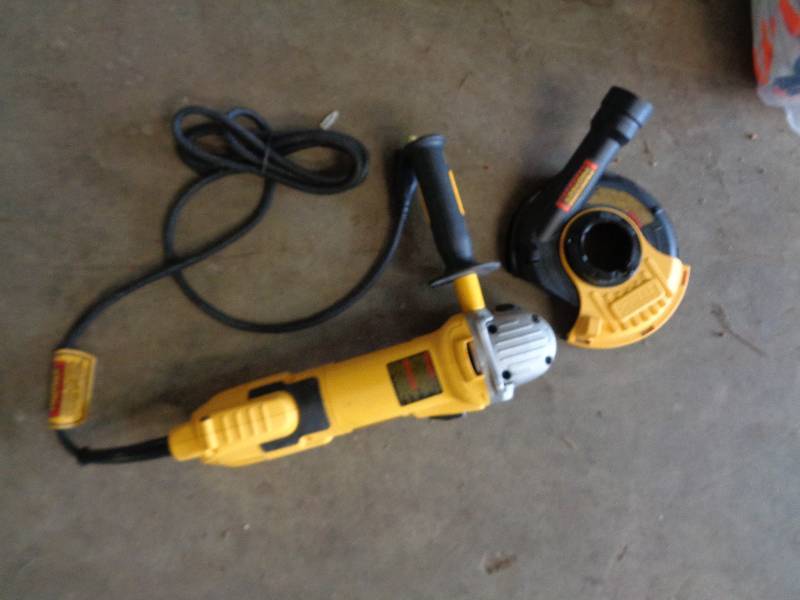 lot 26 image: Dewalt Grinder-Never Used