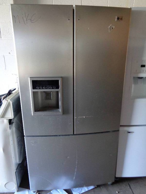 lot 03 image: LG French Door Refrigerator