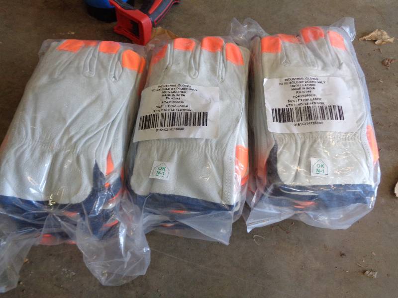 lot 40 image: 3 Dozen Work Gloves