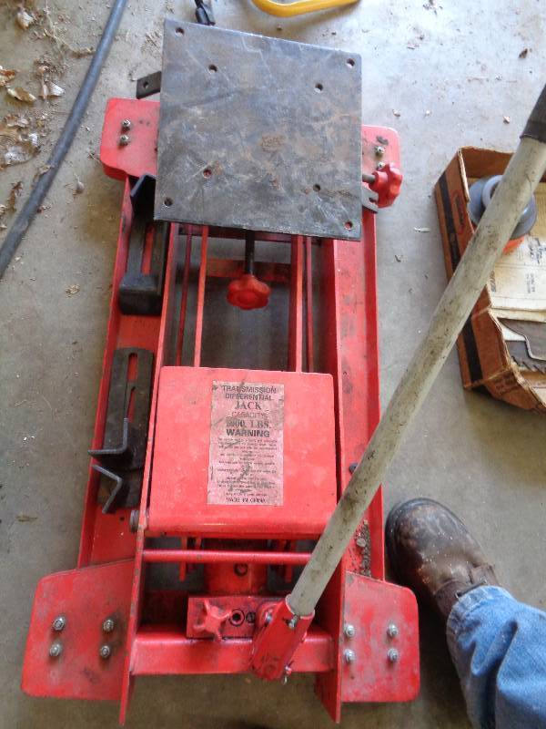 lot 43 image: Transmission Differential Jack