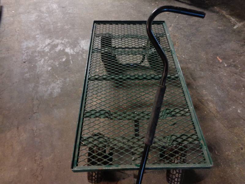 lot 28 image: Lawn Cart