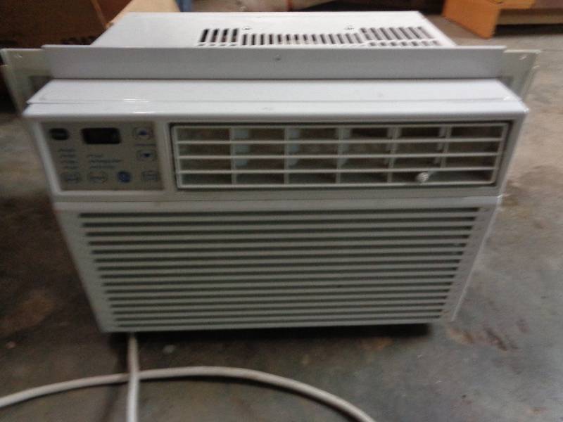 lot 02 image: Air Conditioner