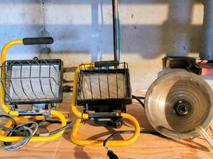 lot 8045 image: (3) Work Lights