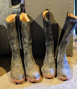 lot 8053 image: (2) Pairs Weather Spirit Waterproof Steel Shank Rubber Safety Work Boots - Size 8 and 11