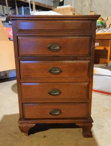 lot 8058 image: Vintage Sewing Cabinet Storage End Table