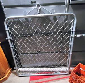 lot 8069 image: Chain Link Fence Gate