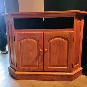 lot 8101 image: Corner TV Stand - Appears to be Oak