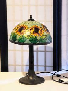 lot 8105 image: 20 Tiffany Style Table Lamp