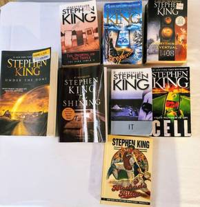 lot 8119 image: (8) Stephen King books