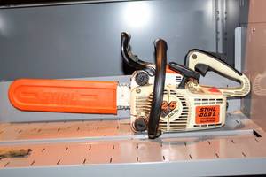 lot 8015 image: Stihl Chainsaw 009L 2.5 Cu. In. Electronic Quick Stop with Blade Cover and Fluids