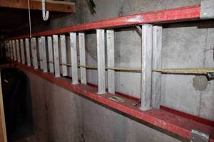 lot 8024 image: Louisville 28 FT Fiberglass Extension Ladder model no. FE2228