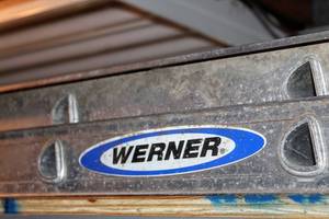 lot 8025 image: WERNER 24 FT Aluminum Extension Ladder